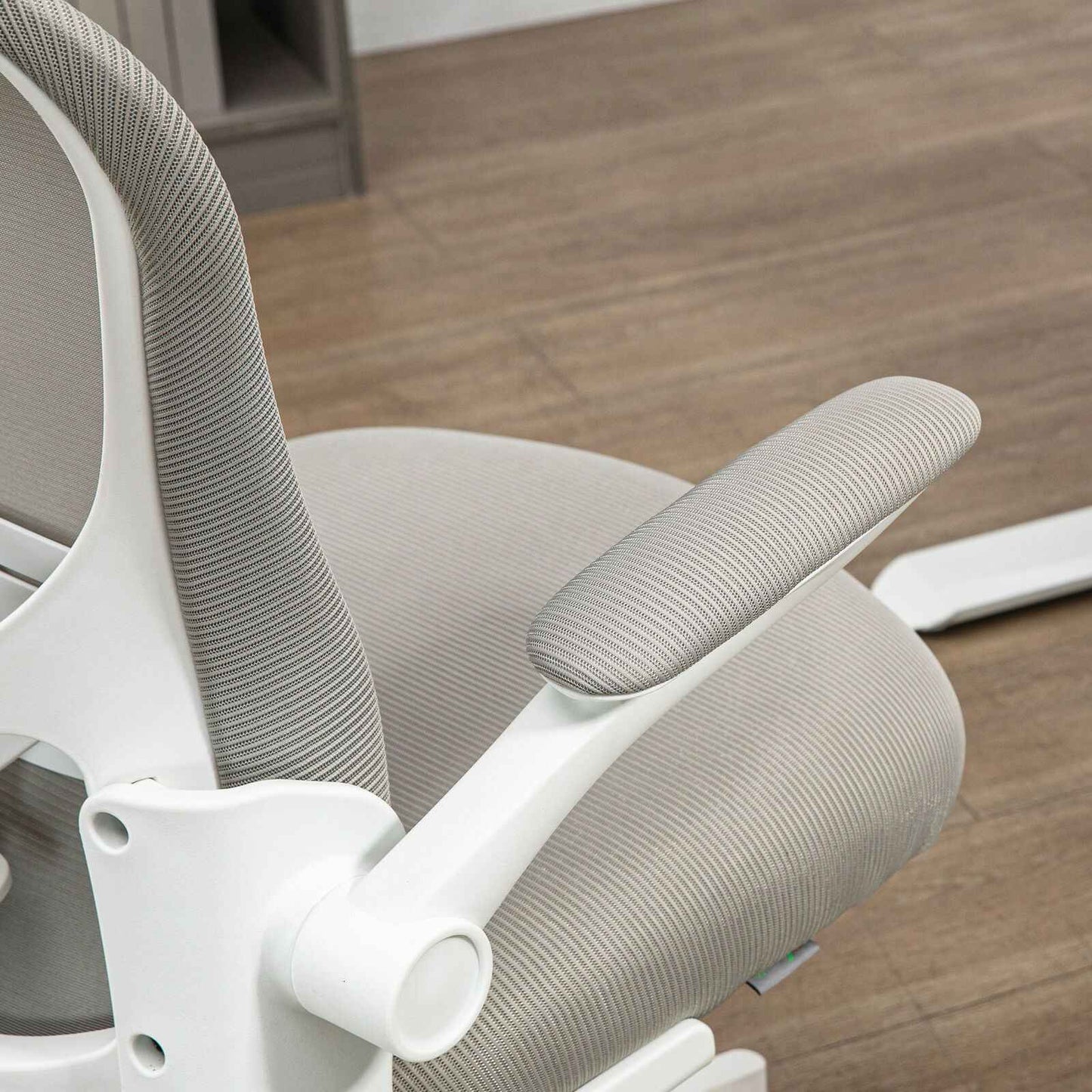 High Quality Office Chair with Adjustable Headrest for Ultimate Comfort and Support - Ergo Heights